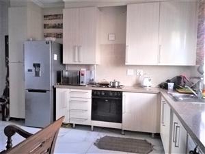 2 bedroom , 2nd floor duplex Fourways 