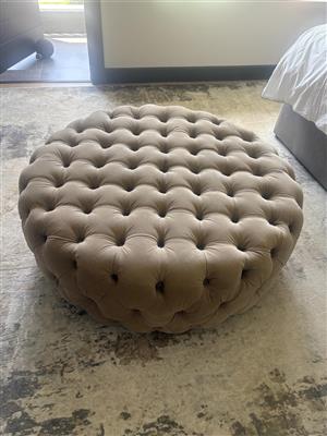 Round ottoman