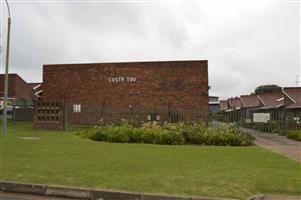 Townhouse For Sale in Birchleigh