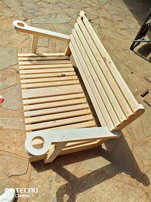 Swinging bench