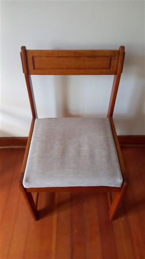 A set of:2x Arm rest dining table chairs;4x Arm rest dining table chairs.