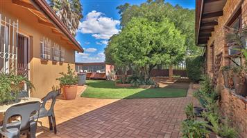 For Sale: Spacious Family Home with Entertainment Area