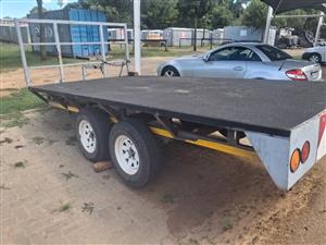 TRAILER - 4000 x 2000 PLATBED DOUBLE-AXLE TRAILER IN GOOD CONDITION