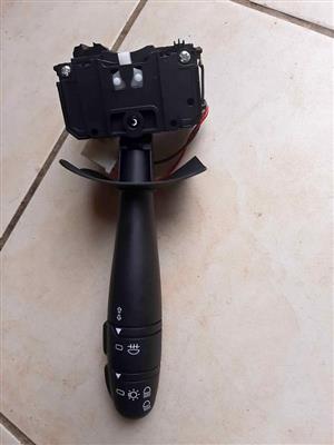 RENAULT SANDERO INDICATOR SWITCH. BRAND NEW.