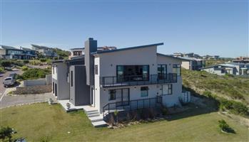 Modern 3-Bedroom, 3-Bathroom Home with 1-Bedroom Flat and Stunning Views in Stilbaai