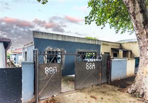 Investment Opportunity – 3-Bedroom Home With Income-Generating Outside Rooms