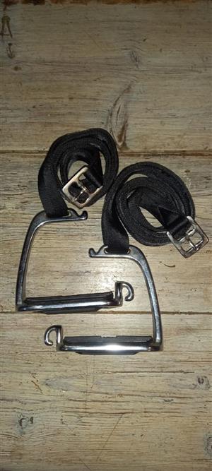 Everstretch Peacock-style safety stirrups (open side)