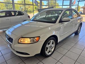 VOLVO S40 AUTO 