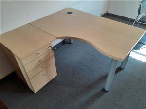 Maple L-shape desk