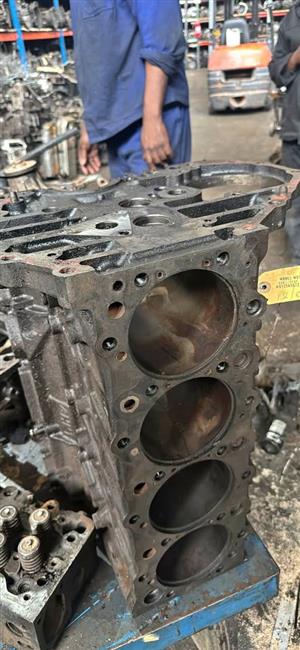 Isuzu 4hK1 block.