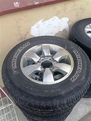Toyota Hilux 16inch (WITH USED TYRES)