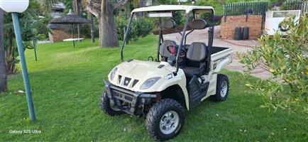 2013 Linhai 4x4 400cc side by side with independant suspention tipping loadbin. 