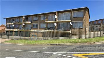 Apartment For Sale in South Crest