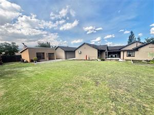 Modern 5-Bedroom Family Home with Luxury Finishes & Exceptional Living Space