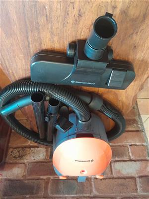 Bennett Read 1000W vacuum cleaner (Model:YLW6263)