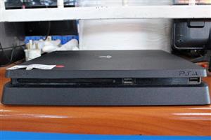 SONY PS4 1TB W/ONE CONTROLLER AND POWER CABLE, ONE GAME-MINE CRAFT S067137A