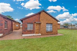 2 Bedroomed  Unit For Sale In Protea Glen Estate