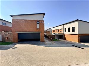 Cluster Rental Monthly in Carlswald