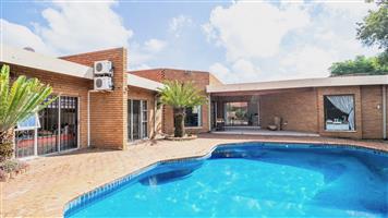 House For Sale in Lakefield