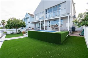 LUXURY MARINA LIFESTYLE – FULLY FURNISHED & RIVER BARGE INCLUDED