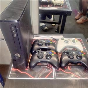 Xbox 360 Slim late S model full bundle with 4 controllers and 500GB HDD
