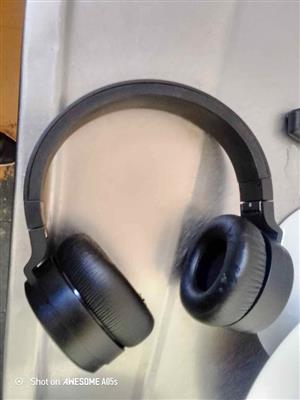 PRE-OWNED BLUETOOTH HEADPHONES