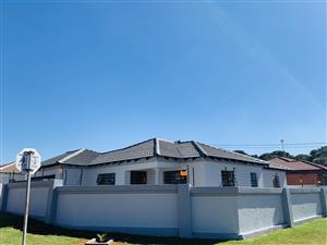 Modern, Beautiful and Refurbished Family Home in Extension 18.