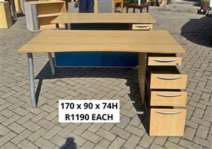 OFFICE DESK WITH DRAWERS