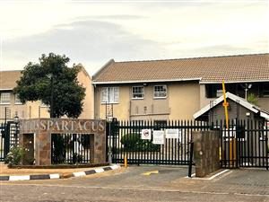 Modern 2-Bedroom Apartment in Spartacus, Ravenswood
