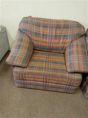 SINGLE SEATER WITH RED AND BLUE LINED PATTERN