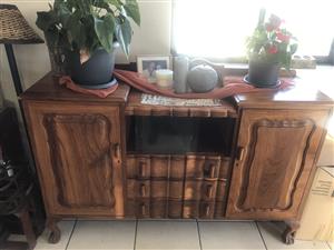 Ball and Claw 6 seater dining room table with sideboard 