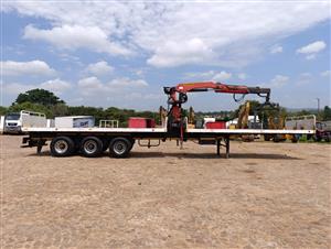 2013 Paramount 3-Axle trailer + Crane