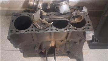 2005 Nissan Hardbody block KA24 block and Crack for sale