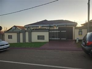 House For Sale in Lenasia South