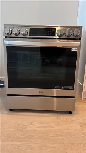 Excellent Condition LG Stove 