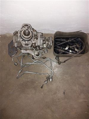 2.5 Isuzu diesel pomp with injectors and pipes stil good condition