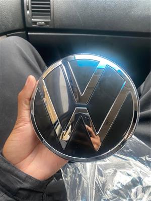 POLO VIVO/POLO 6 FRONT BADGES