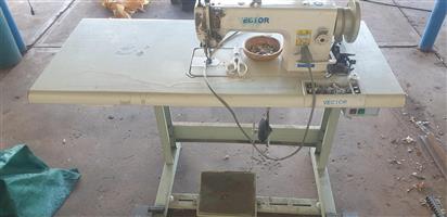 Vector industrial sewing machine for sale  Middelburg