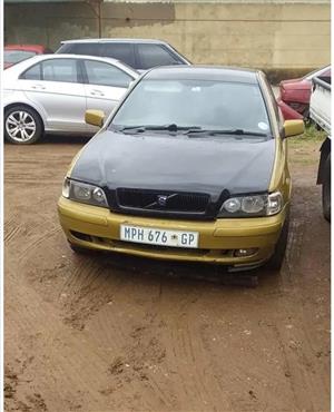 VOLVO S40 T4 2.0 SPARES/PARTS FOR SALE.(STRIPPING)