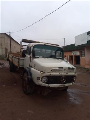 Mercedes bullnose 1418 truck  R80k.Start and Go truck ready to work . 
