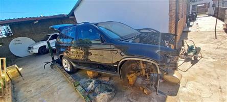 Bmw E53 x6 30d facelift stripping for spares
