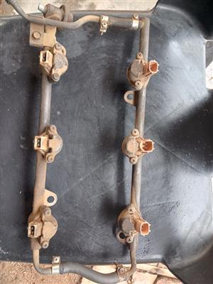 Nissan VG30 V6 Fuel Rail With Injectors Set