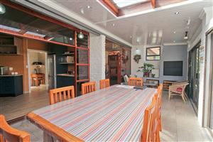 Stylish Family Home with Flatlet in Quiet Cul-de-Sac