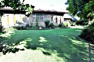 Entertainers dream home in Vaalpark