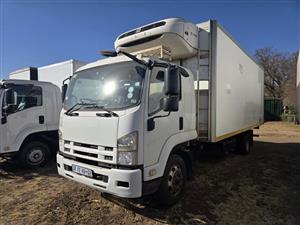 2015 Isuzu FSR800 8 ton refrigerated body