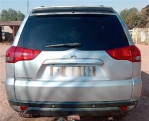 Mitsubishi Pajero Breaking-Down for Parts 