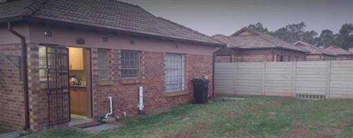 Female Tenant Wanted for a Single Bedroom in Clayville Extension 21 ,Midrand Village Complex