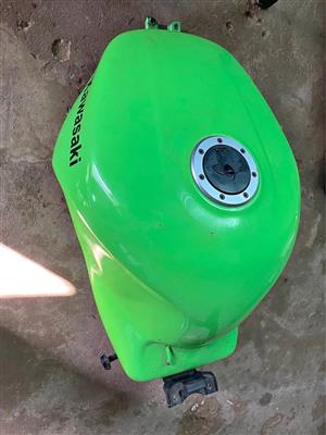 Kawasaki ZX 9 B tank. Meyerton bike scrapyard new and secondhand spares and accessories.
