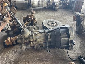 YD25 2x4 Manual Gearbox