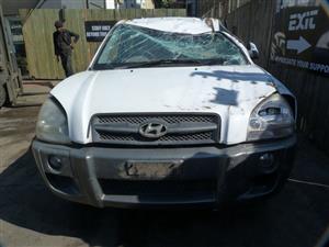 Hyundai Tucson 2.0 Manual White - 2007 STRIPPING FOR SPARES
